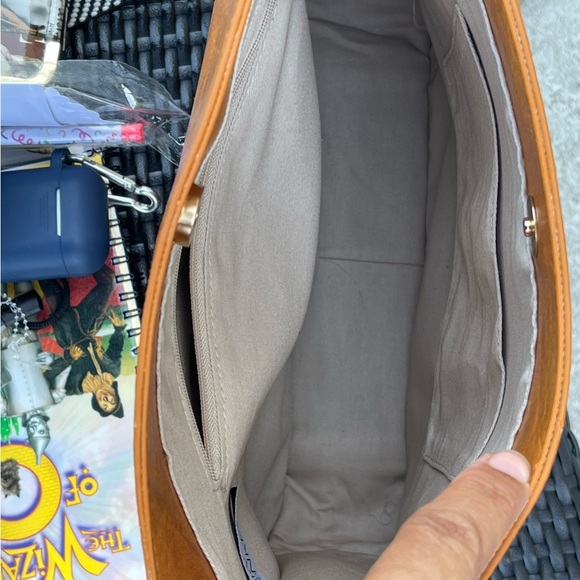 Saddle Brown Versatile Crossbody Shoulder Bag - Picture 7 of 11